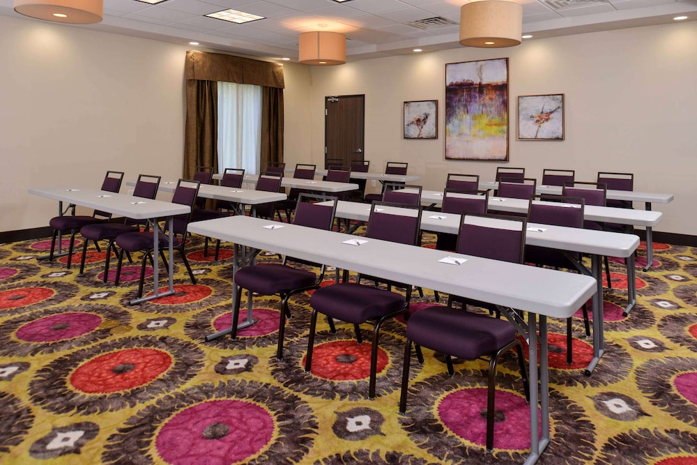 Hampton Inn & Suites Dallas Market Center - photo 64