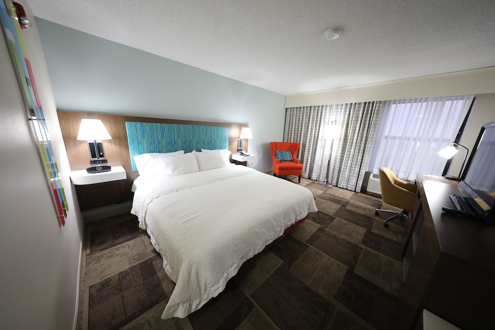 Hampton Inn Hutchinson - photo 13