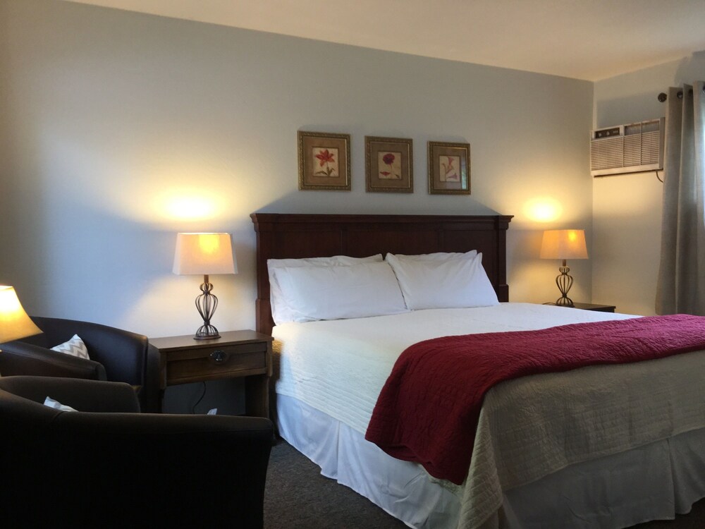 Cedar Court Inn - photo 21