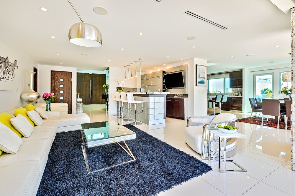 Hollywood Estate With Stunning Views - photo 32