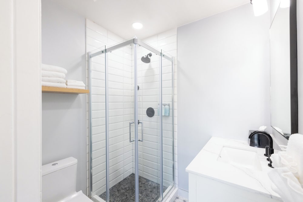 The Tides Oceanview Inn and Cottages - photo 5