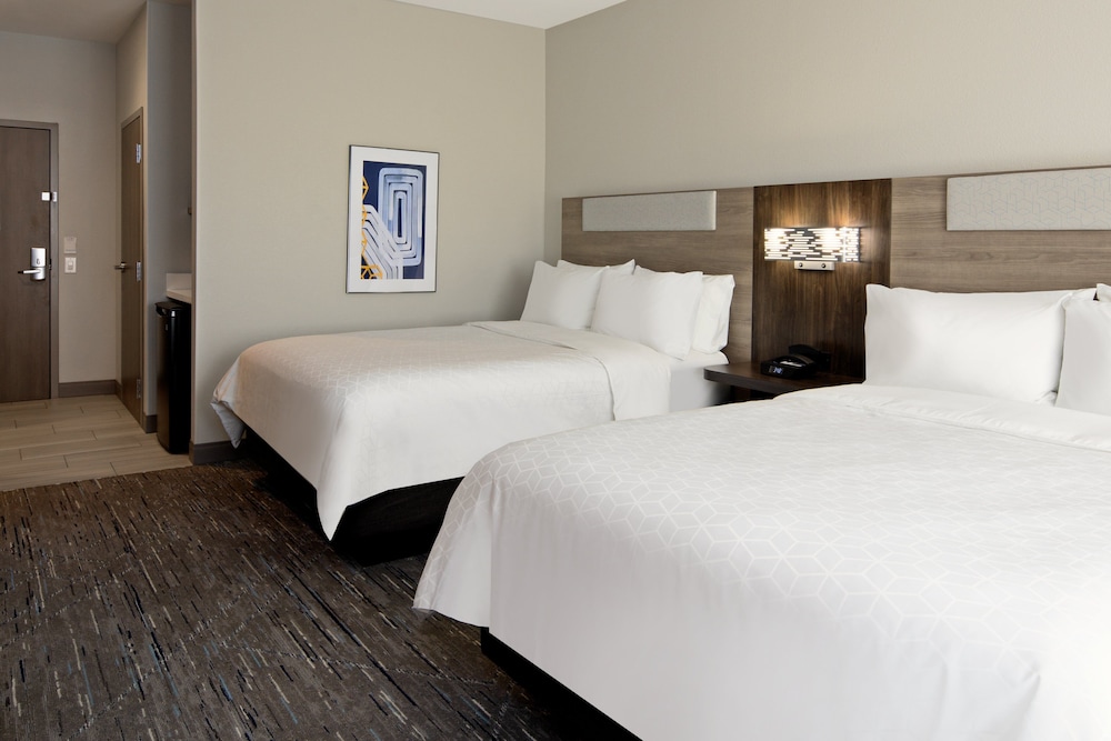 Holiday Inn Express & Suites Palm Desert Millennium by IHG - photo 9