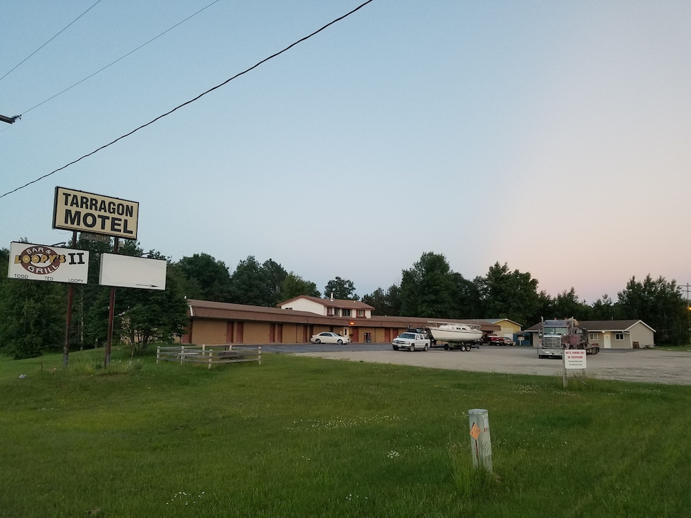 Tarragon Motel — hotel in Marinette
