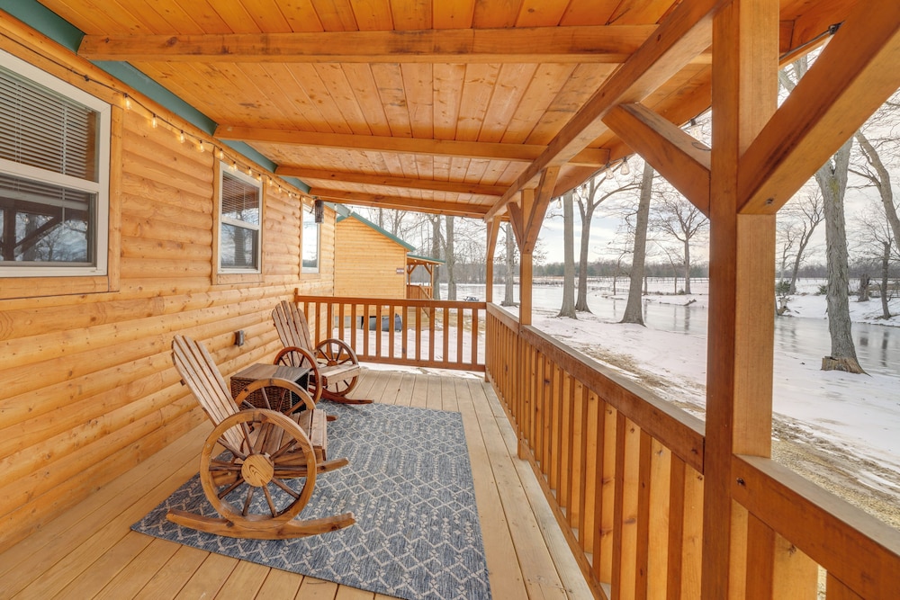 28 Mi to Downtown Louisville: Serene Farm Getaway in La Grange, United States