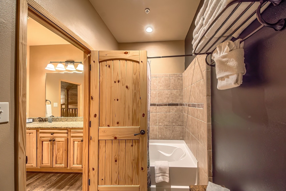 Old Mills Resort OM A5 3 Bedroom Condo by RedAwning - photo 17