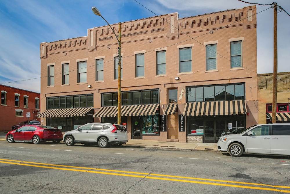 Downtown Hot Springs Condo Near Bathhouse Row — 4-Star Luxury Hotel in Hot Springs, United States