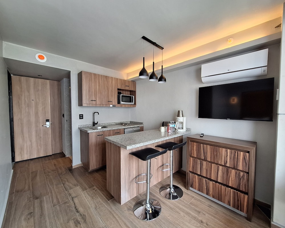 Hotel Block Suites