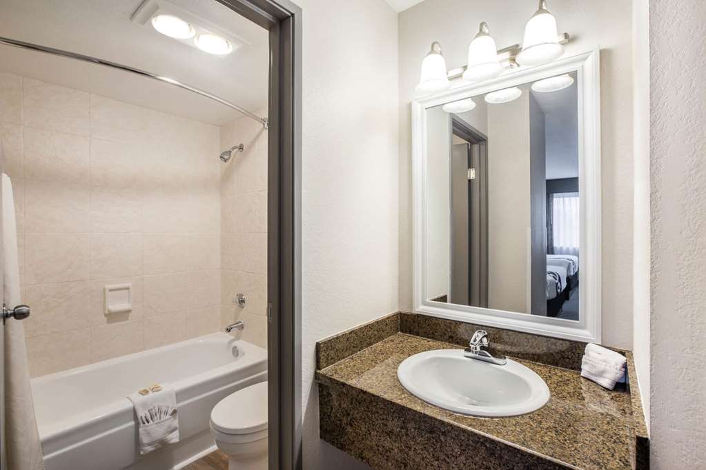 La Quinta Inn by Wyndham Everett - photo 21