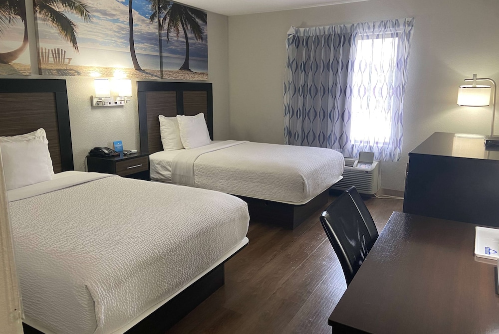Days Inn by Wyndham Panama City Callaway - photo 13
