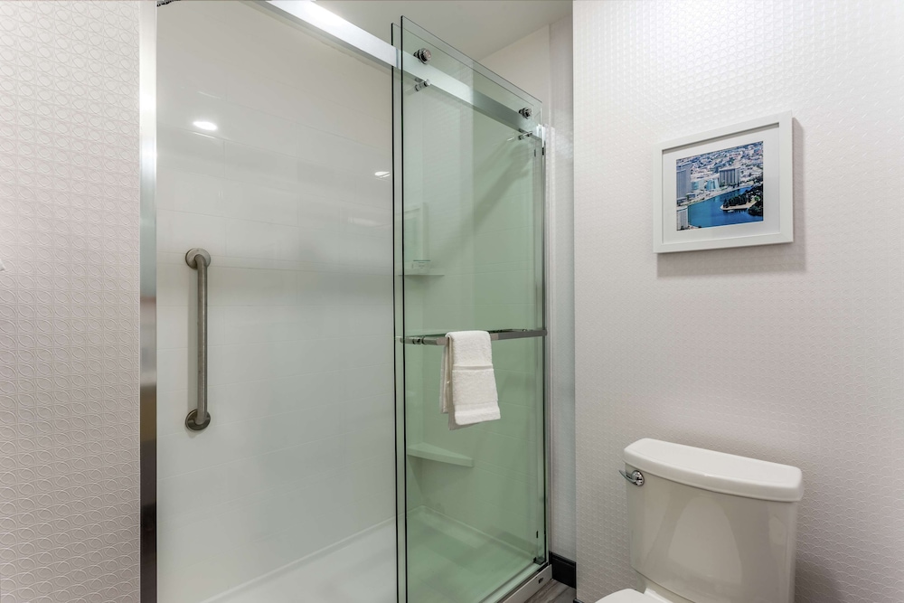 Hampton Inn Oakland Downtown City Center - photo 16
