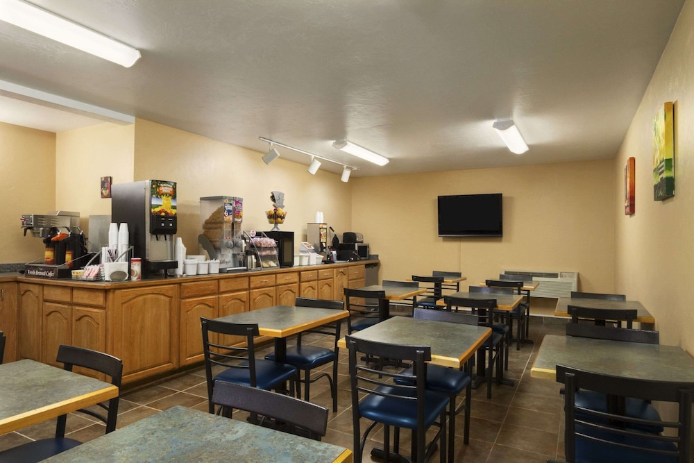 Super 8 by Wyndham Kennewick - photo 34