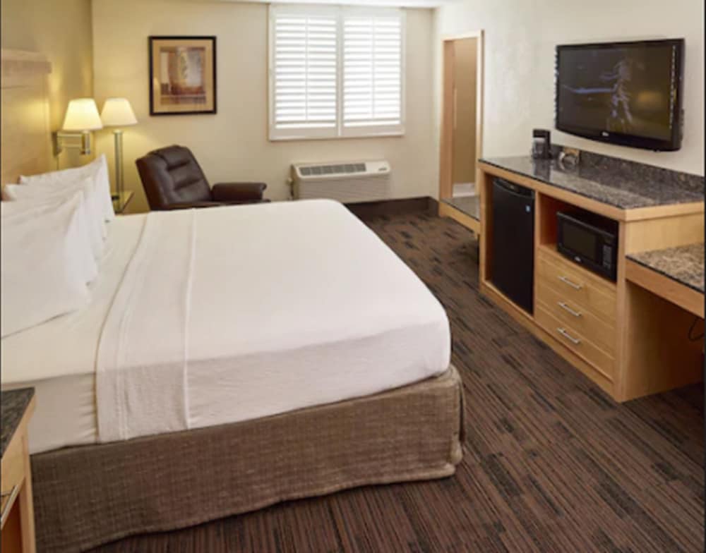 Livinn Hotel St. Paul I 94 East 3M Area - photo 16