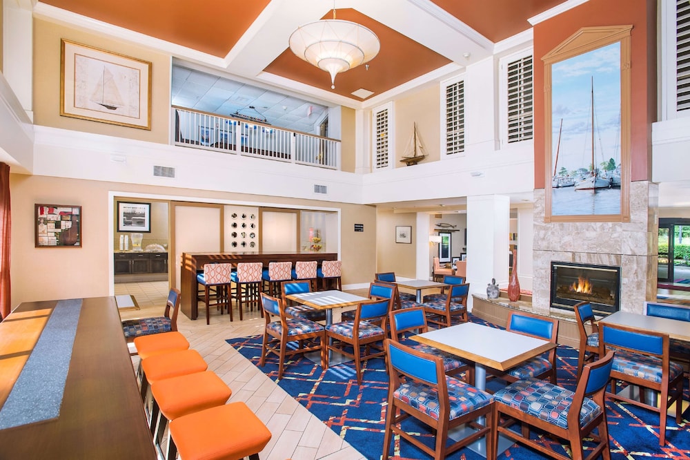 Hampton Inn & Suites Annapolis - photo 25