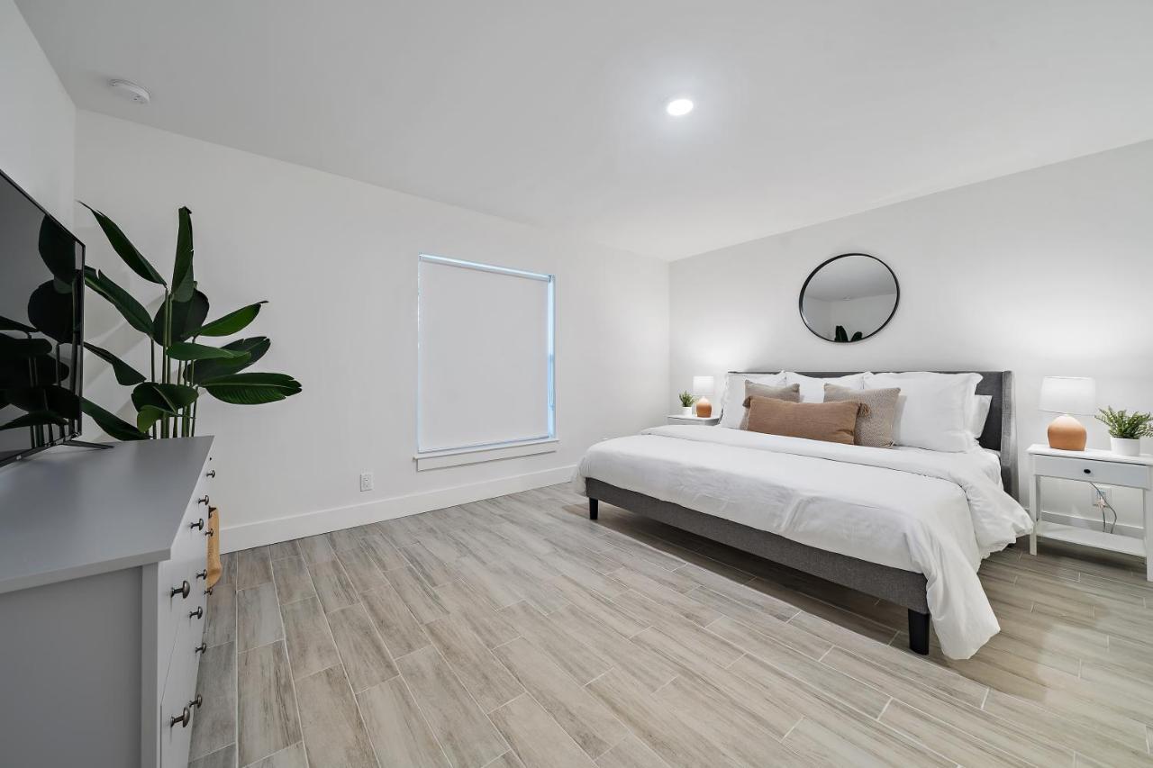 New Few Minutes To Downtown 10 To The Beach — West Palm Beach