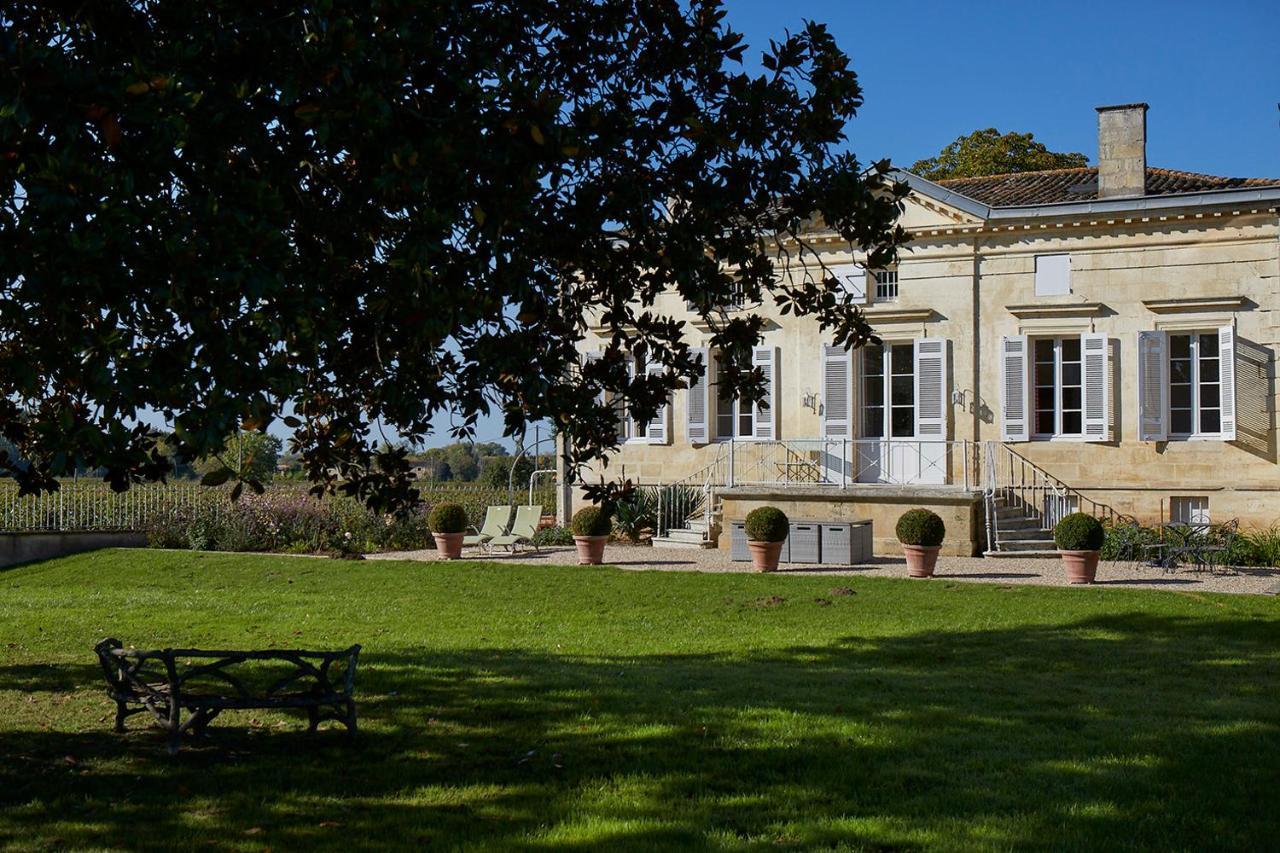 Wine Estate With Private Pool Near River Saint Emilion — Libourne
