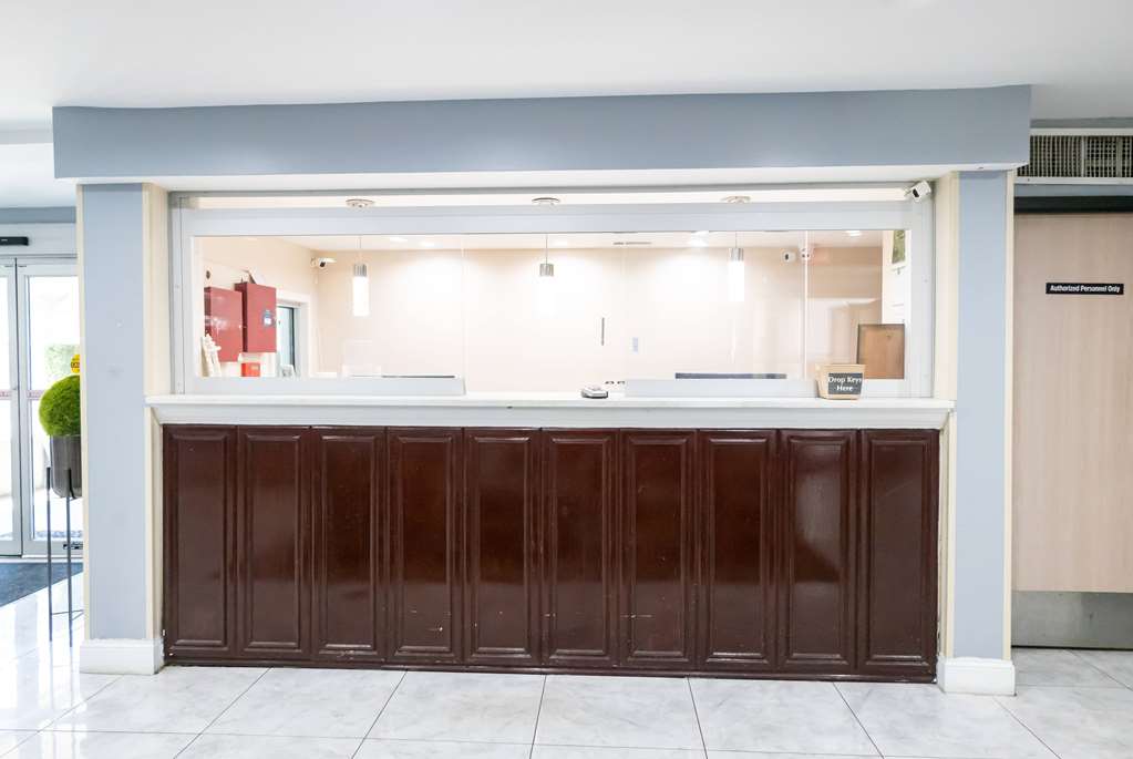 Days Inn By Wyndham College Park Atlanta Airport South - photo 5
