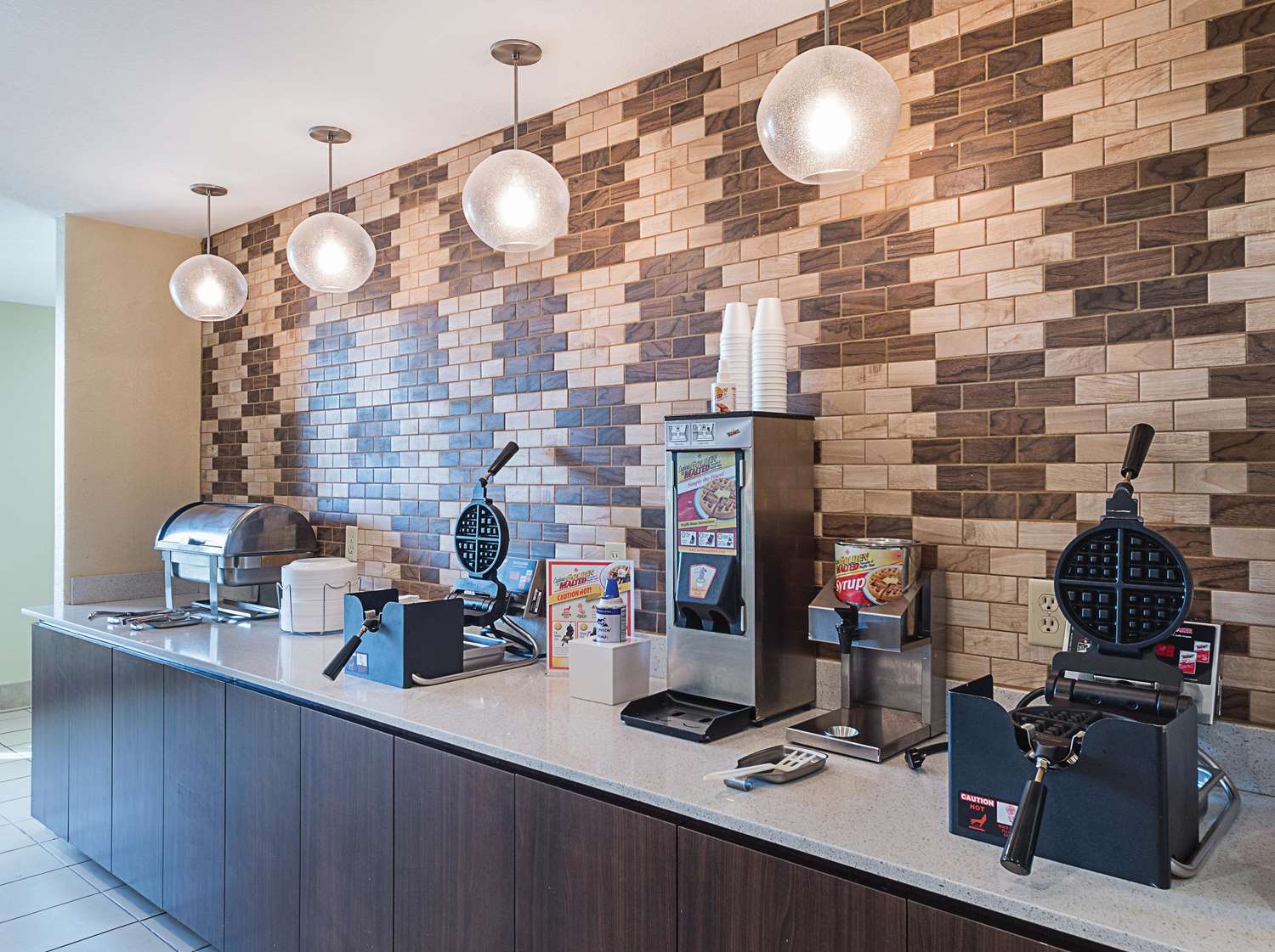 La Quinta Inn & Suites Mathis - photo 16
