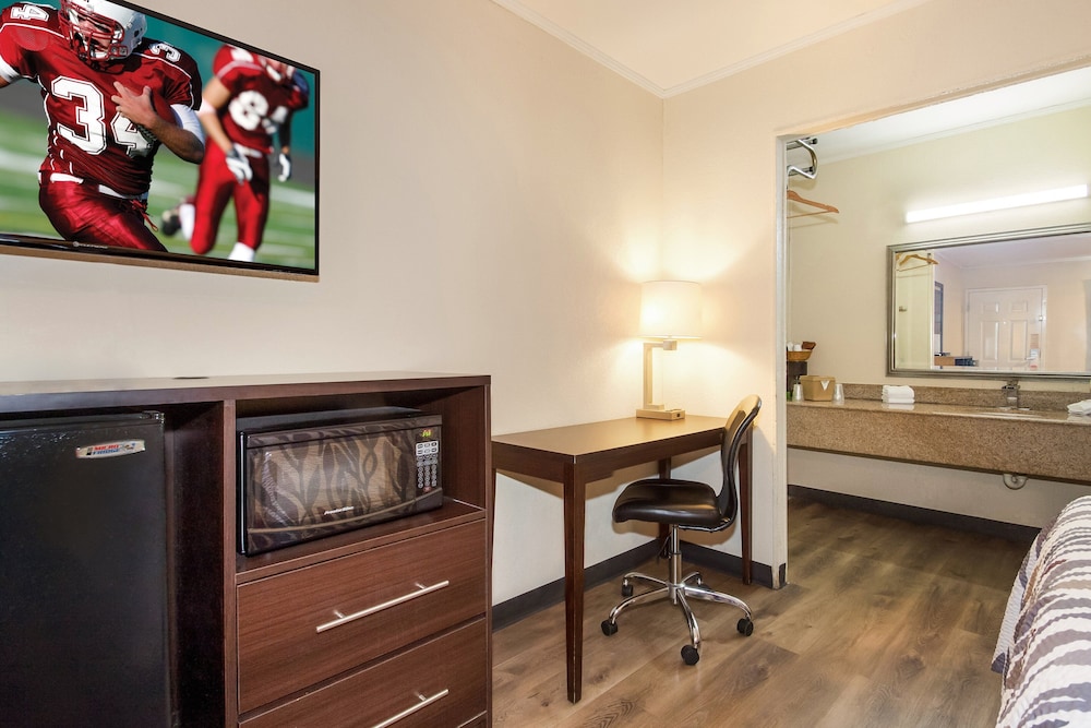 Red Roof Inn Santee - photo 10