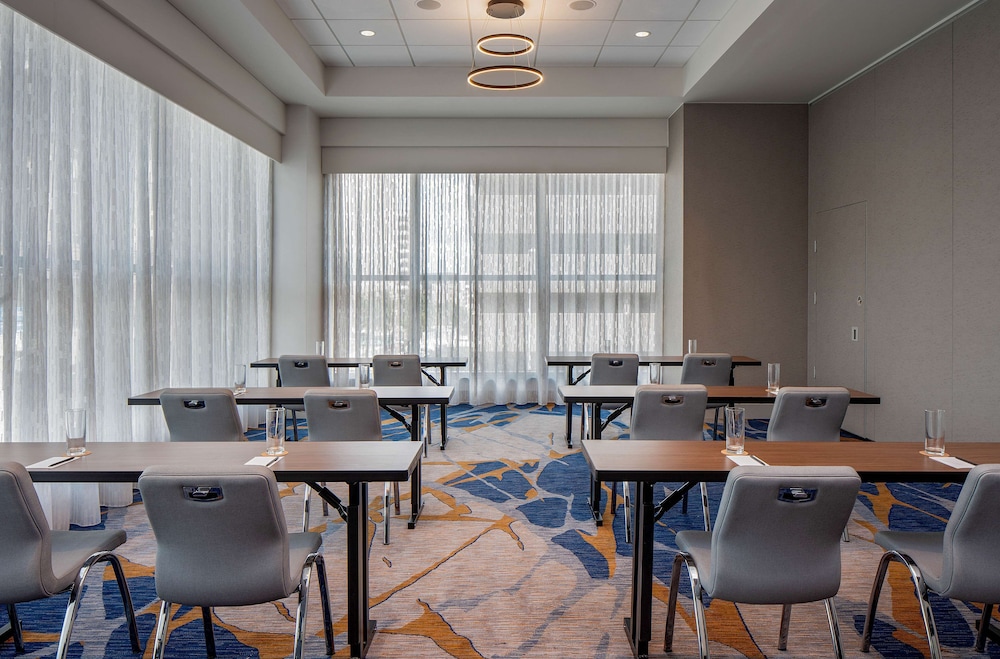 Hilton Garden Inn Austin University Capitol District - photo 43