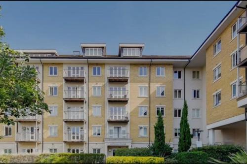 Lovely 3 bedroom penthouse apartment near Heathrow — 4-Star Luxury Hotel in West Drayton, United Kingdom