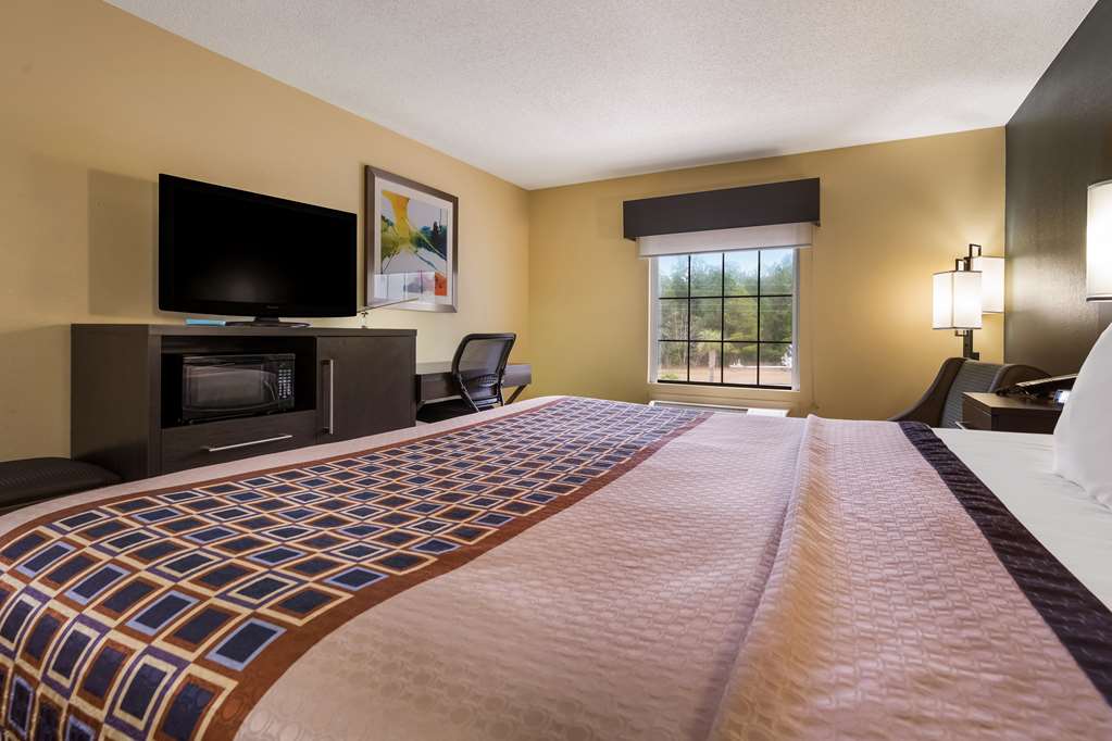 Best Western Bradbury Inn & Suites - photo 12