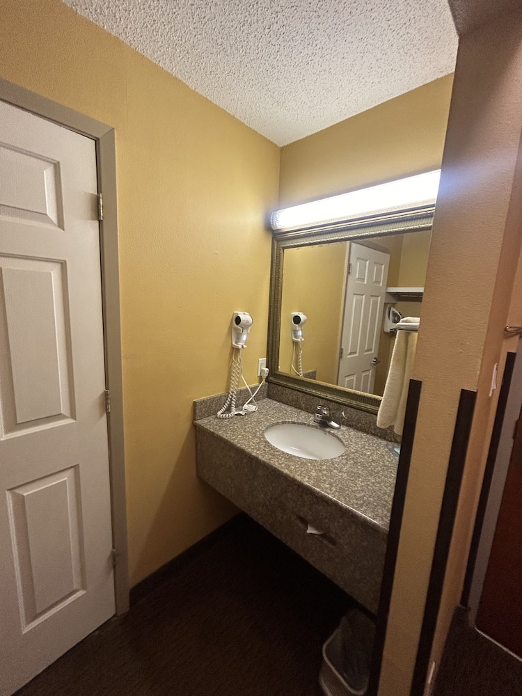 Comfort Inn Near Medical Center - photo 20