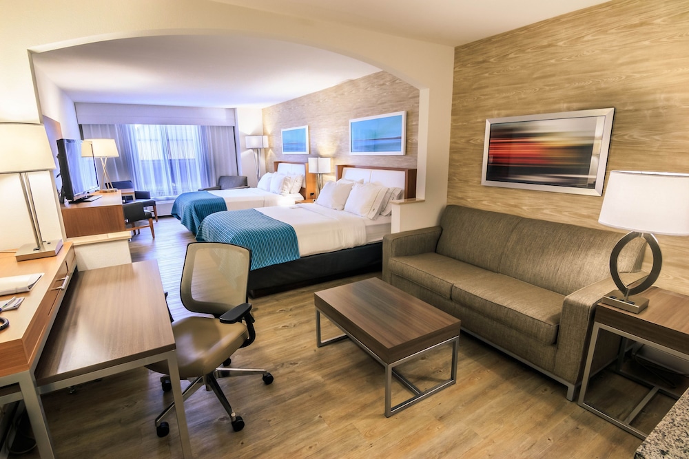 Holiday Inn Express & Suites Farmington by IHG - photo 9