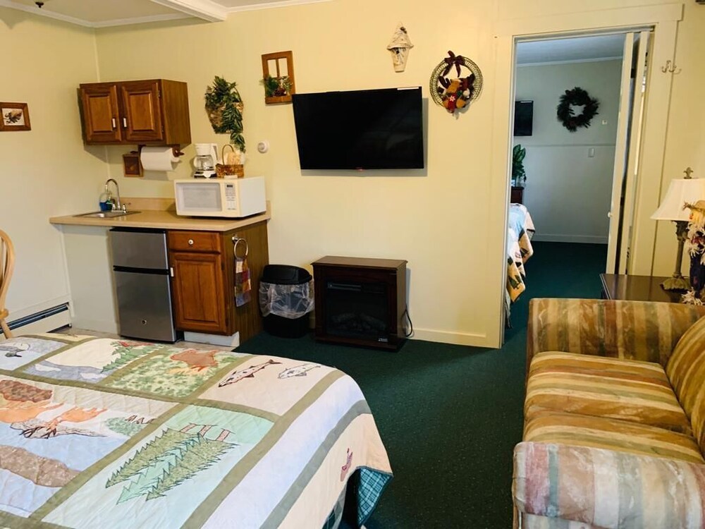 Carroll Motel & Cottages - photo 60
