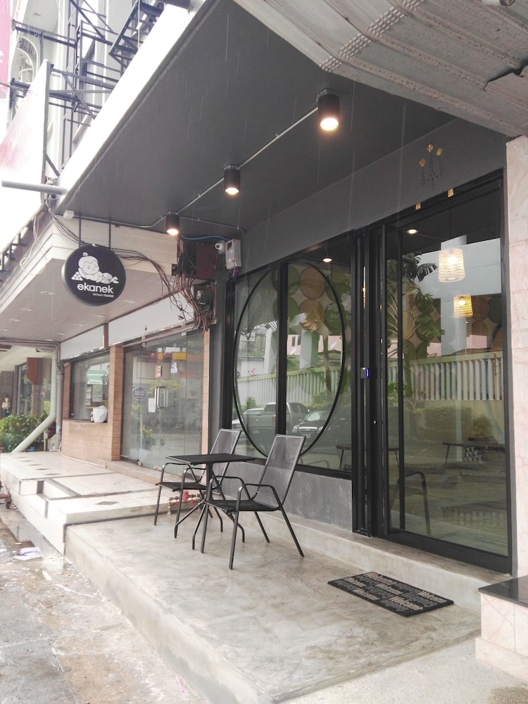Ekanek Hostel Bangkok Adults Only
