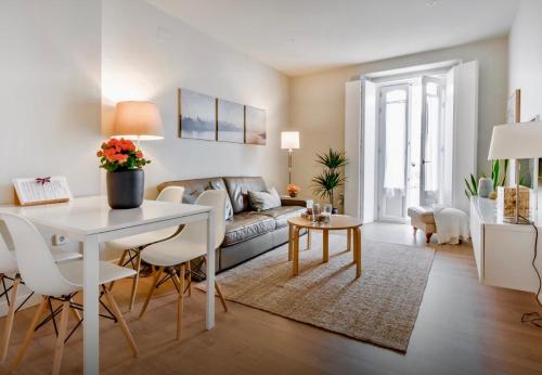 Diseño y confort junto a la catedral — 4-Star Luxury Hotel in Cadiz, Spain