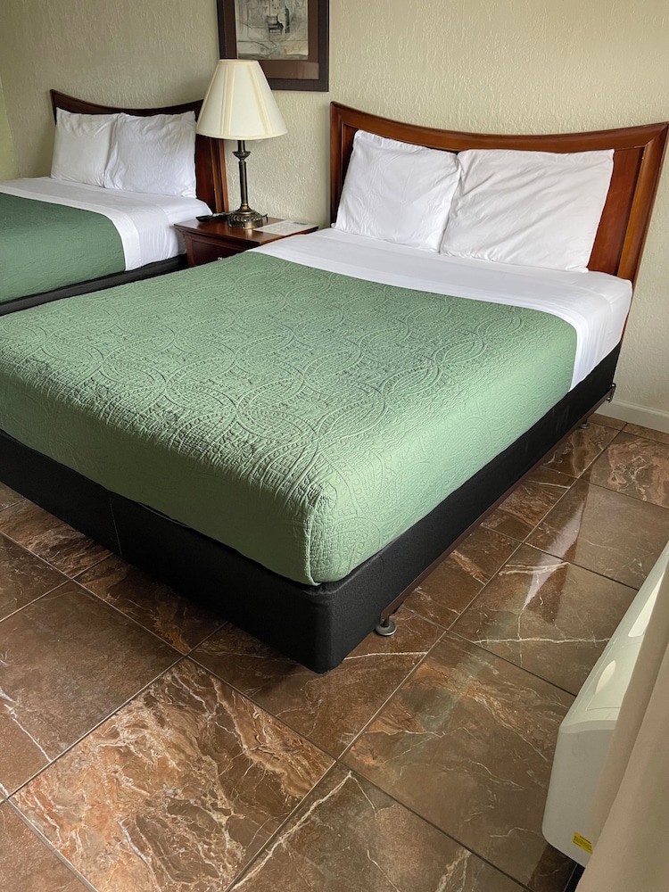 Del Rio Inn - photo 11