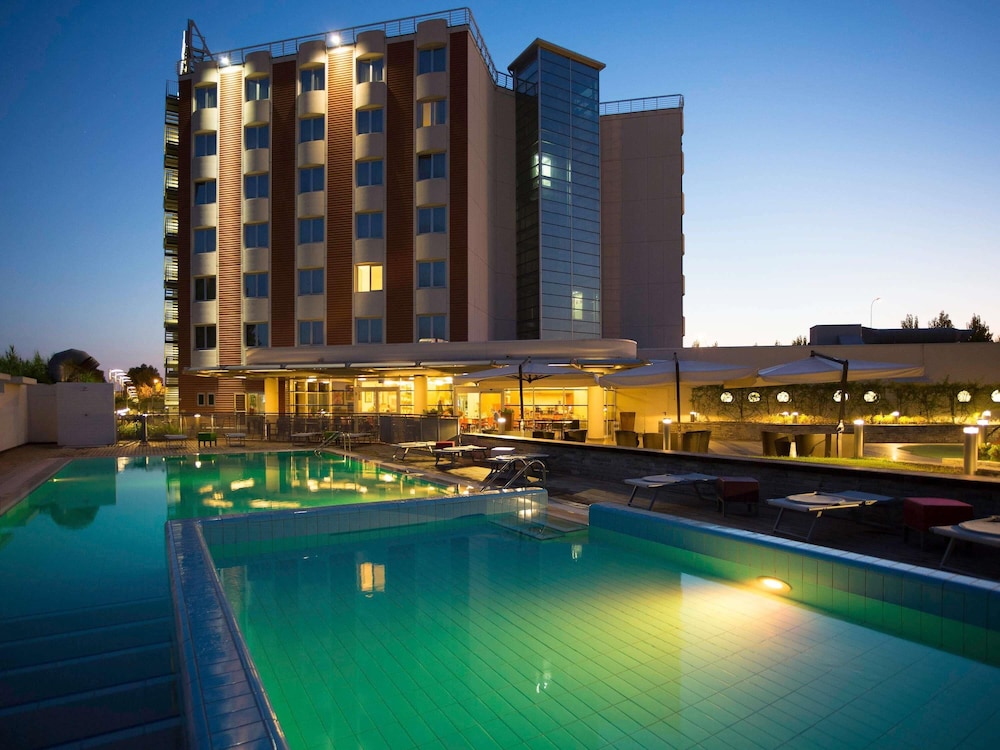 Hotel Novotel Salerno Est Arechi — 4-Star Luxury Hotel in Salerno, Italy