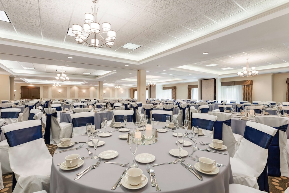 Hampton Inn Colchester - photo 42