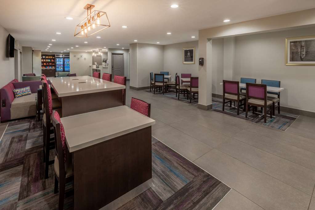 La Quinta Inn & Suites by Wyndham Houston NW Brookhollow - photo 11