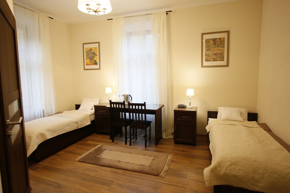 Hotel Charlotta — hotel in Jedlina-Zdroj
