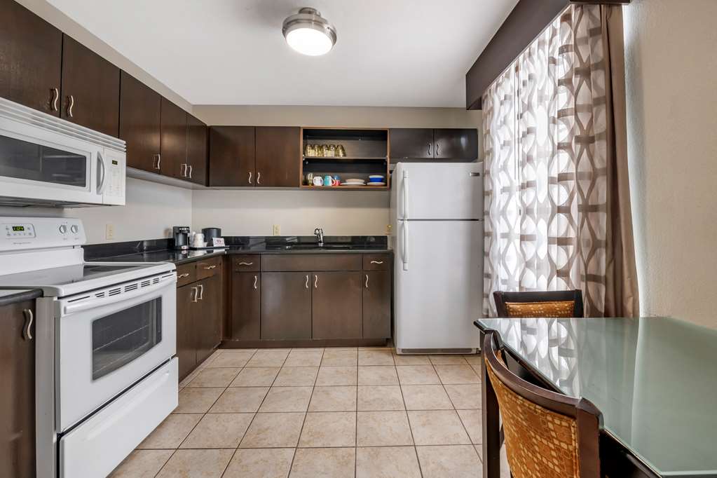 Best Western Plus Bradenton Gateway Hotel - photo 8