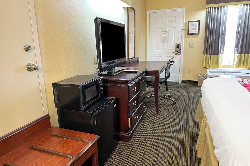 Bonita Lakes Inn by Capital O Meridian I20 - photo 17