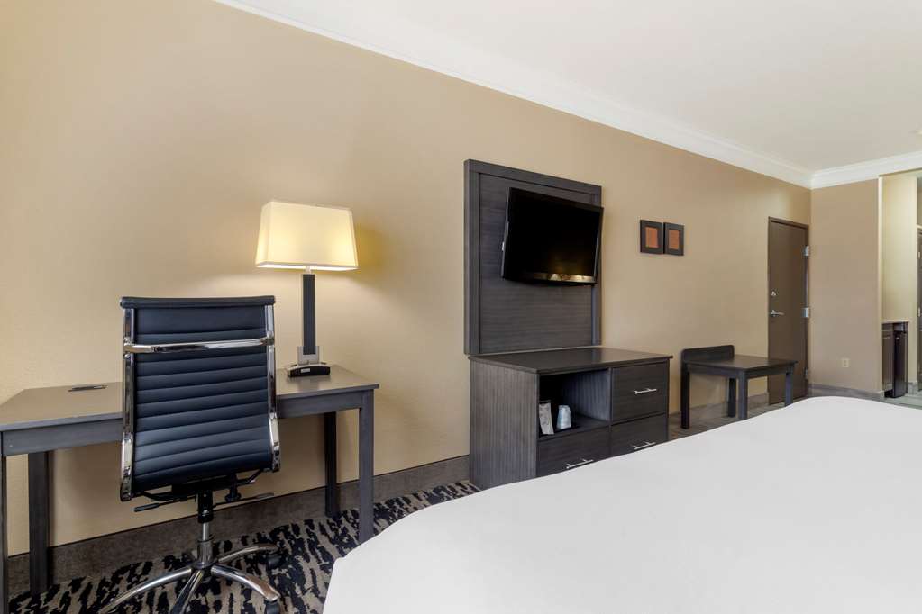 Comfort Suites Kingwood Houston North - photo 16