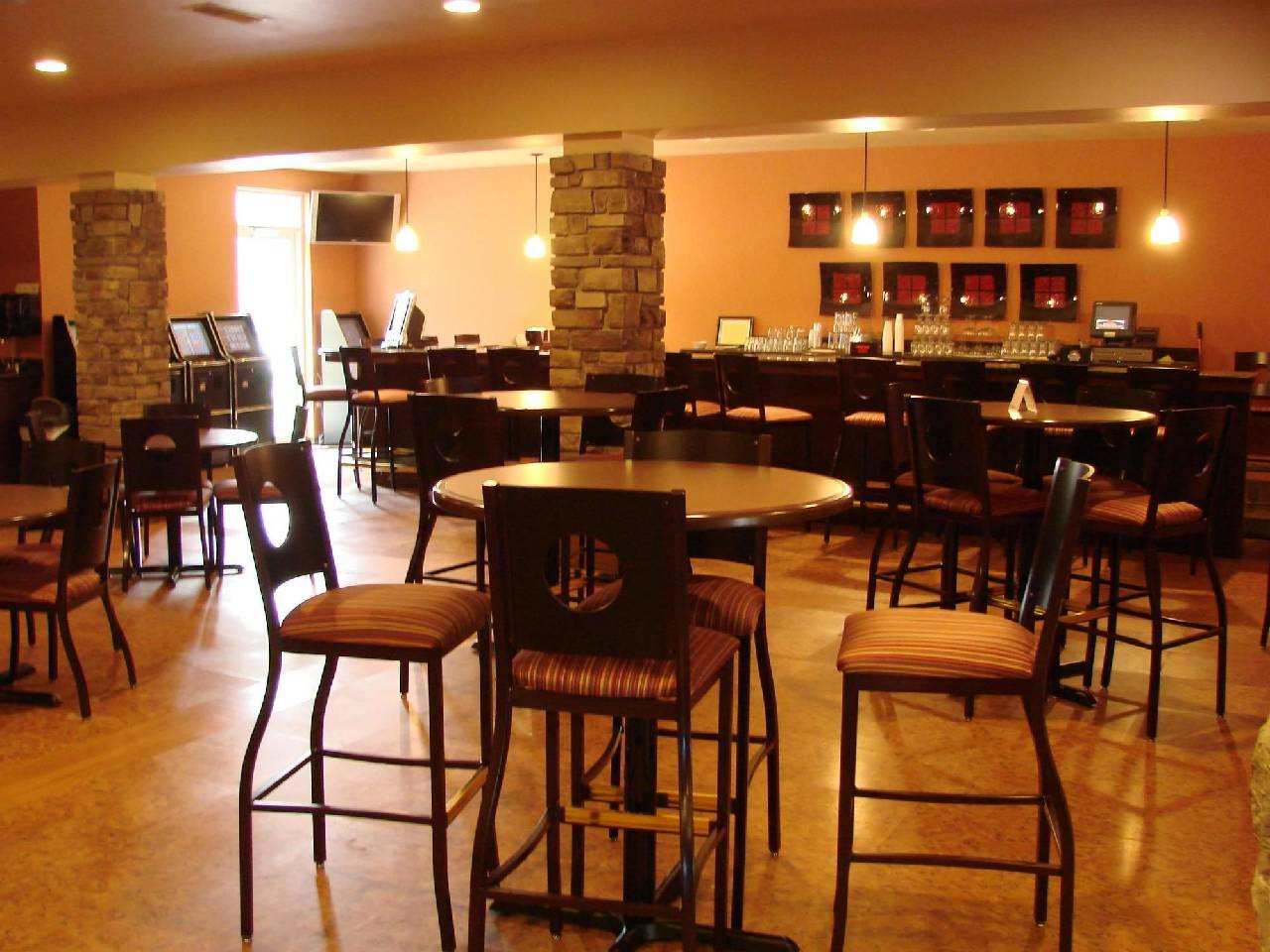 Crandon Inn and Suites - photo 6