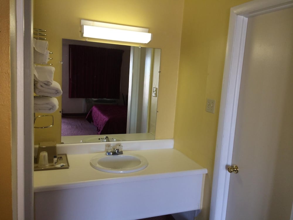Super 7 Motel Sedalia - photo 29