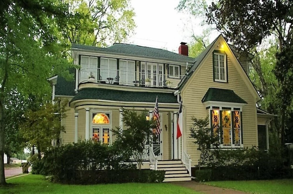 Woldert Spence Manor in Tyler, United States