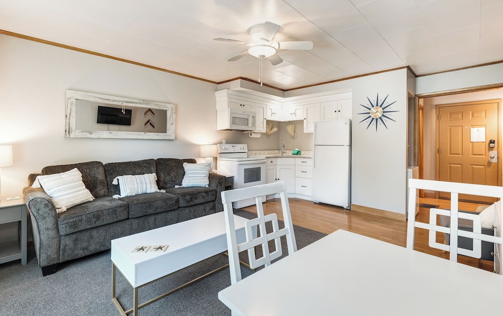 Bend Riverside Inn & Suites - photo 254
