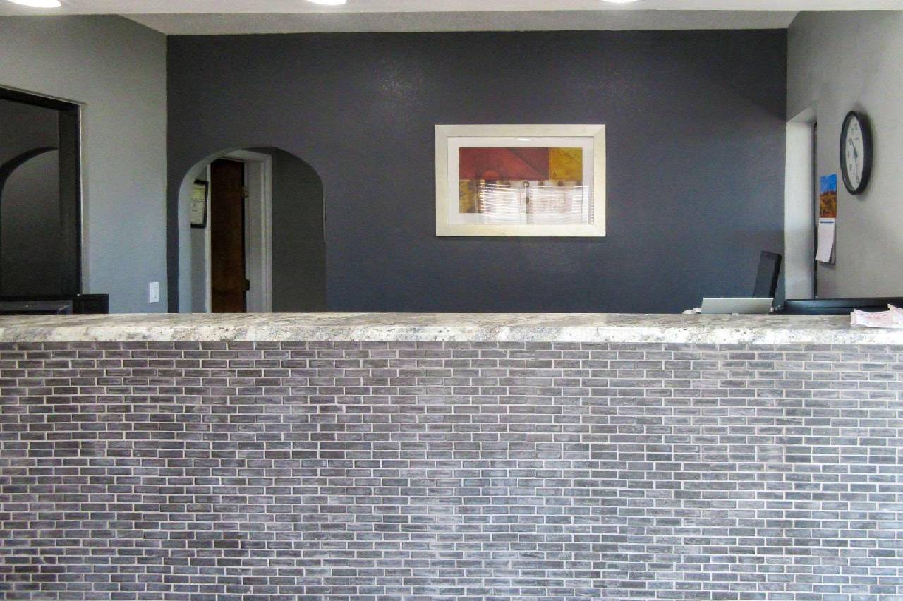 Southern Inn and Suites - photo 21