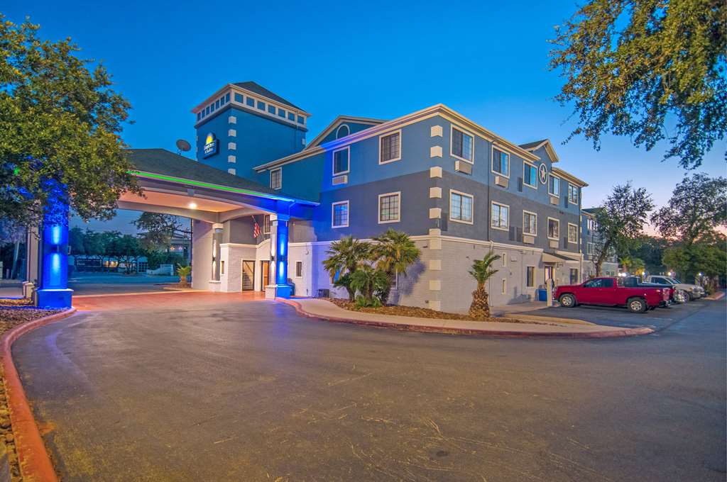 Days Inn by Wyndham Suites San Antonio North Stone Oak - photo 10