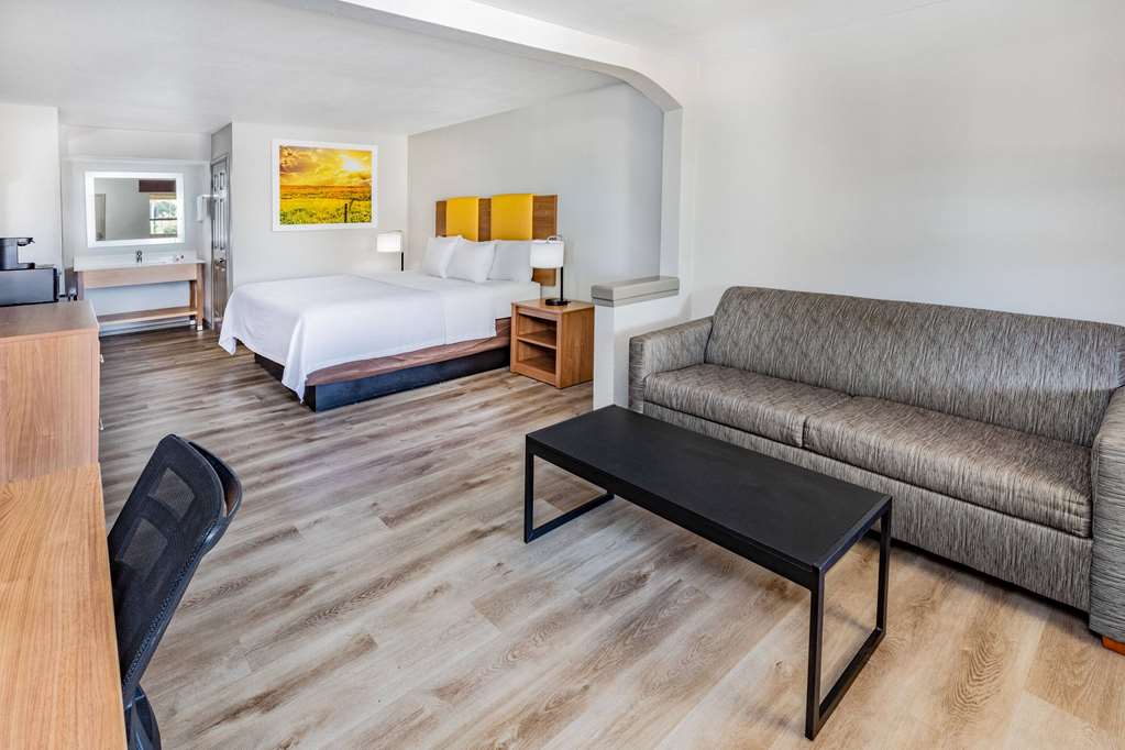 Days Inn & Suites by Wyndham Huntsville - photo 11