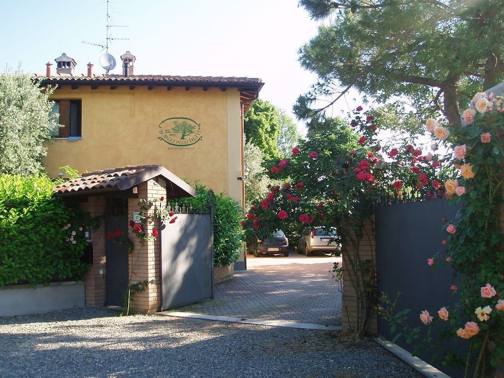 Borgo degli Ulivi — 4-Star Luxury Hotel in Crespellano, Italy