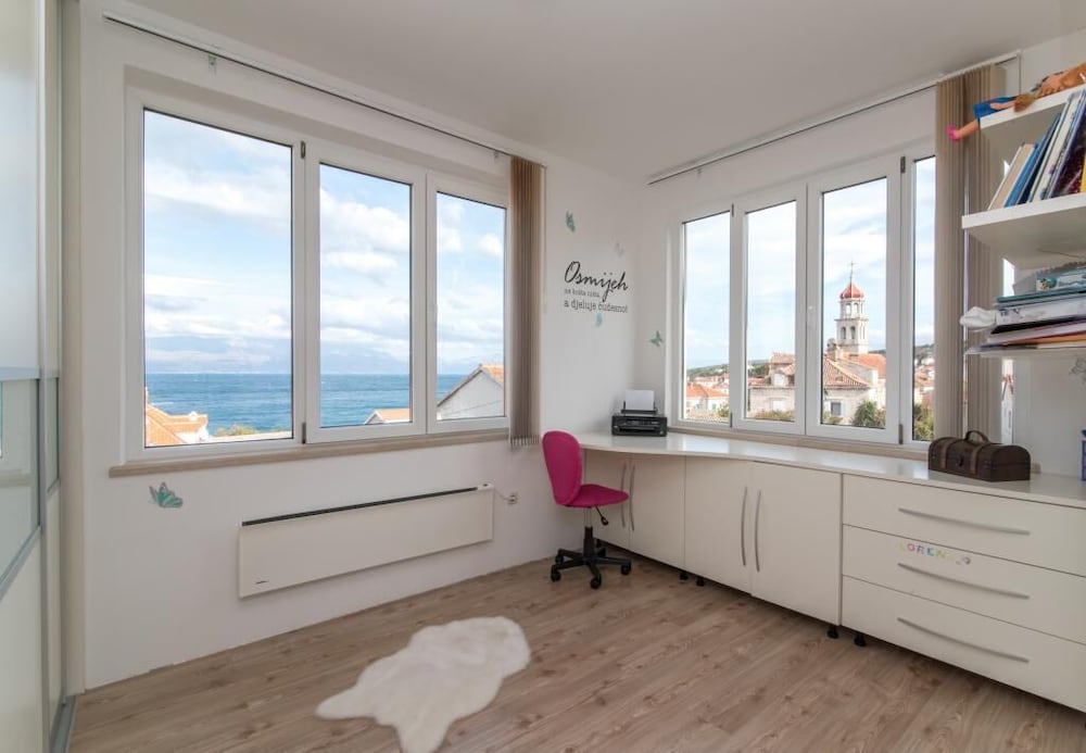 Apartment Marcela — 4-Star Luxury Hotel in Sutivan, Croatia