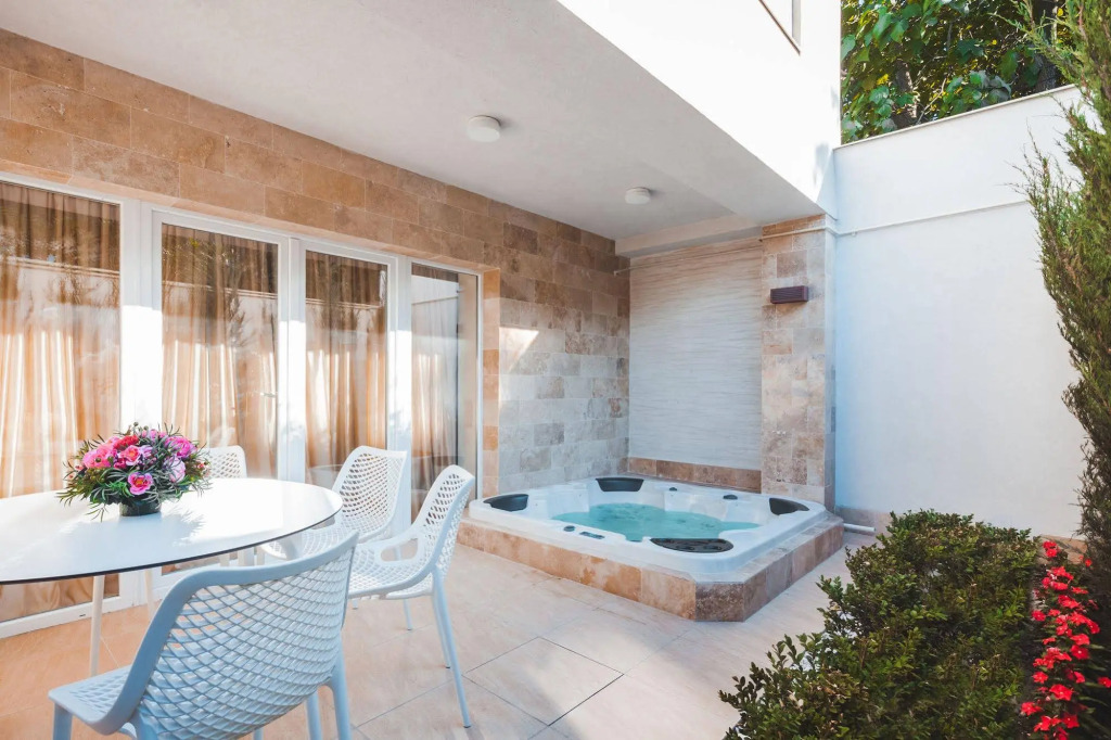 Suncity Apartment — 4-Star Luxury Hotel in Odessa, Ukraine