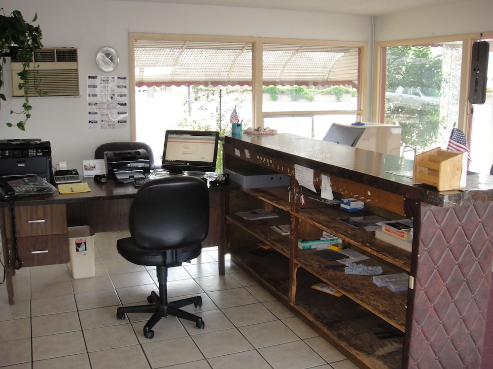 The Hills Motel - photo 2
