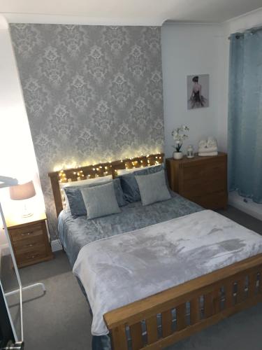 Stylish 91sqm Victoria 2 bedroom Apartment — 5-Star Luxury Hotel in Bristol, United Kingdom